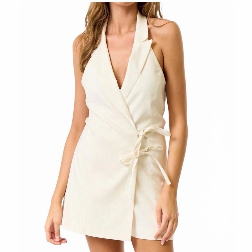 BLUE BLUSH Halter Wrap Romper Women’s Sleeveless Tie Front Mini